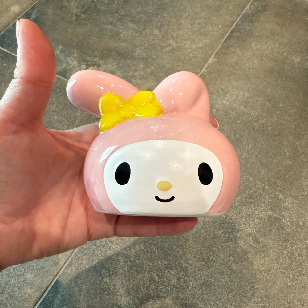 Hello Kitty and Friends Ceramic Salt & Pepper Shaker Set - Picture 2 of 9